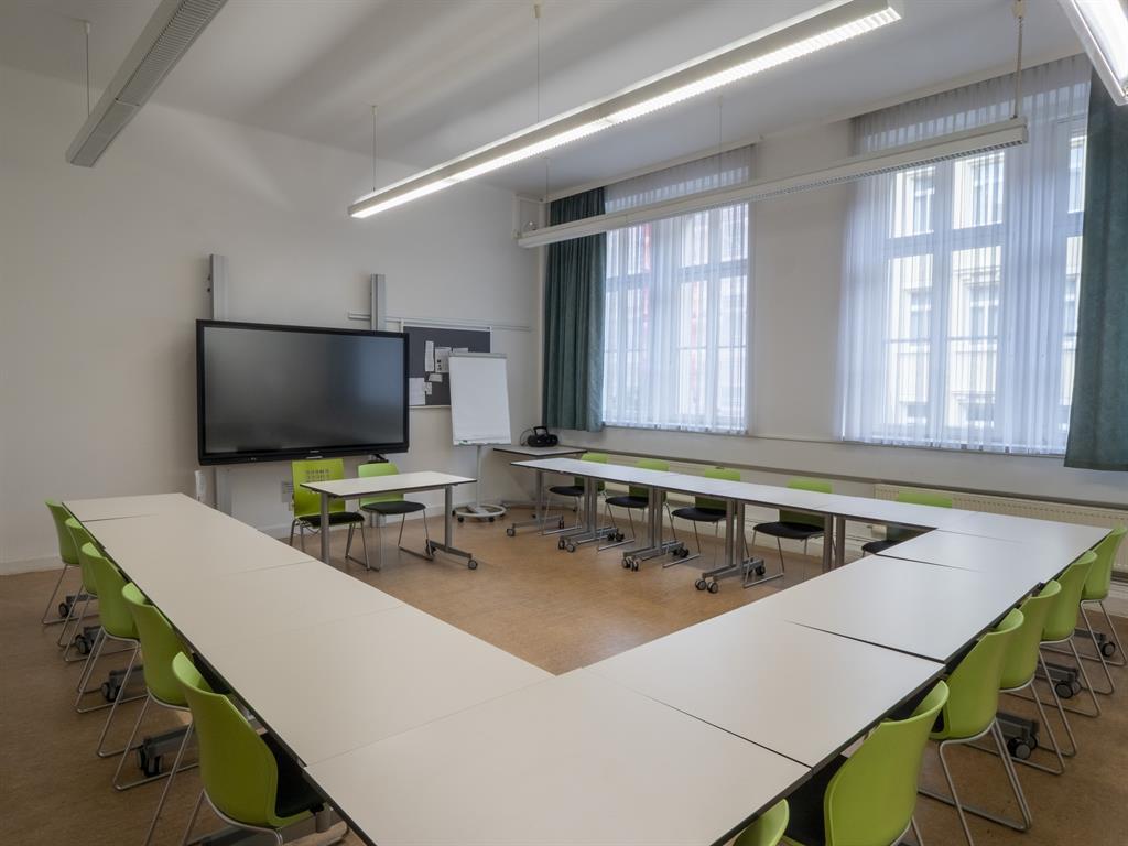 
																					&copy; Andreas Dymke
																				